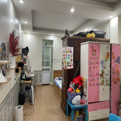 Bán nhà tập thể Nghĩa Tân 40m2 giá 1.4 tỷ diện tích sổ 25m2