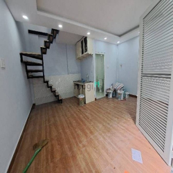 Nhà giá rẻ Quận 10 P.12 Cao Thắng 9m * 6m ba tầng hoàn công đủ
