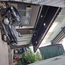 Nhà giá rẻ Quận 10 P.12 Cao Thắng 9m * 6m ba tầng hoàn công đủ