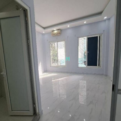 Nhà giá rẻ Quận 10 P.12 Cao Thắng 9m * 6m ba tầng hoàn công đủ