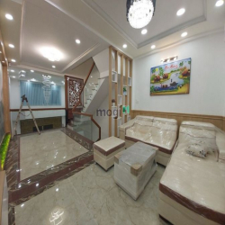 Nội thất sang trọng - thông minh, điều khiển từ xa - Gara oto, 6,X tỷ