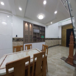 Nội thất sang trọng - thông minh, điều khiển từ xa - Gara oto, 6,X tỷ