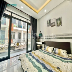 Cho thuê phòng ban công đầy đủ nội thất mới