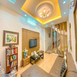 Bán nhà phân lô Chùa Bộc, Đống Đa, 50m, 5T, 2 thoáng,nhà đẹp, 7.6 tỷ.