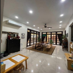 Bán Gấp Biệt Thự Ciputra, 180M2 × 3 TẦNG, NỘI THẤT ĐẸP, MT 10M, 5X TỶ