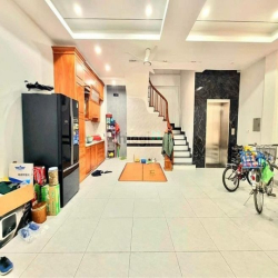 Nhà Hoàng Quốc Việt, 55m2 thang máy, phân lô quân đội, view vườn hoa