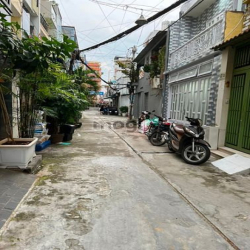 Hẻm xe hơi - 128 Bàn Cờ. DT : 27m vuông. Giá : 4.4 tỷ