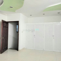 Cho thuê nhà nguyên căn 1PN ban công gần quận trung tâm