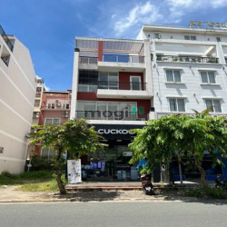 Đang trống nhà nguyên căn khu Hưng Gia, đường lớn ở đô thị Phú Mỹ Hưng