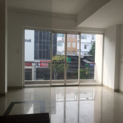 Đang trống nhà nguyên căn khu Hưng Gia, đường lớn ở đô thị Phú Mỹ Hưng