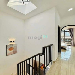 Cần bán gấp nhà Trần Phú, p4, Q.5, 52m2, giá 2tỷ220, Sổ sẵn.