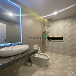 Cho thuê nhà đẹp, mới tinh 1 trệt 2 lầu, toàn bộ máy lạnh âm trần