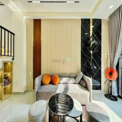 Cần bán gấp nhà Trần Phú, p4, Q.5, 52m2, giá 2tỷ220, Sổ sẵn.