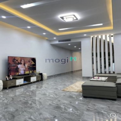 Cho thuê nhà đẹp, mới tinh 1 trệt 2 lầu, toàn bộ máy lạnh âm trần