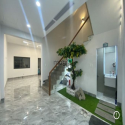 Cho thuê nhà đẹp, mới tinh 1 trệt 2 lầu, toàn bộ máy lạnh âm trần