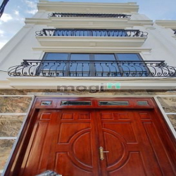 Bán nhà Cổ Linh đối diện Aeon Mall Long Biên 48m2 4 tầng có sân 4 tỷ