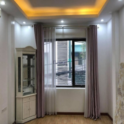 Nhà MẶT PHỐ Q.Cầu Giấy Mặt tiền 6M hơn 10 tỷ ( Không có căn thứ 2 )