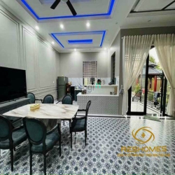 Biệt thự sân vườn tổng dt 500m2 full ont, 3 pn, mt đường rộng 16m