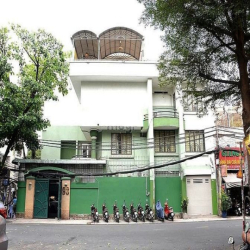 Cho thuê nhà 2 mặt tiền Khu K300 - DT: 15 x 20m, trệt, 3 lầu