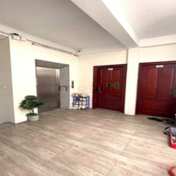 Nhà đẹp P.Trạm, 167m-7 tầng-thang máy-ô tô tránh, sát phố, chỉ 28.5 tỷ