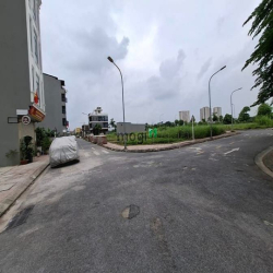 BÁN GẤP Nhà 52m, 6T, thang máy, vỉa hè, ô tô , TĐC Cự Khối, chỉ 8.2 tỷ