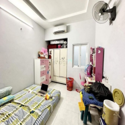 Bán nhà Hồng Lạc 4.2m x 11m 4 tầng chỉ 4.99 tỷ Thương lượng.