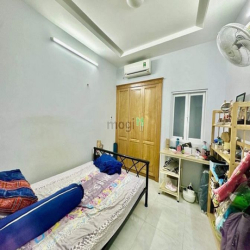 Bán nhà Hồng Lạc 4.2m x 11m 4 tầng chỉ 4.99 tỷ Thương lượng.