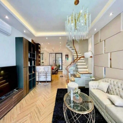 Chính chủ ngộp tiền cần bán nhà Đ.Hai Bà Trưng,Quận 3 DT 90m2 Giá 1tỷ9