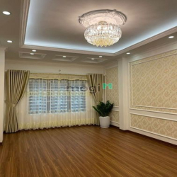 Cho thuê nhà nguyên căn phố trung kính, Dt 50m2 xây 5 tầng, Mt5m