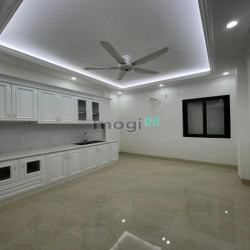 Cho thuê nhà nguyên căn phố trung kính, Dt 50m2 xây 5 tầng, Mt5m