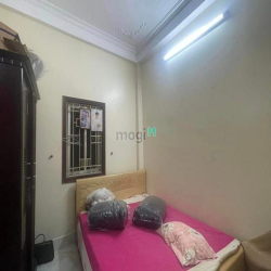 Mặt phố vỉa hè KD sầm uất phố Phú Diễn 72m MT 4,6m 4T giá 17,7 tỷ.