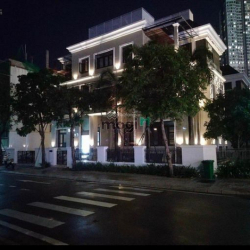 Biệt thự 2 mặt tiền đường Cao Đức Lân, 14x24m, 320m2, hầm 3 lầu, hồ bơ