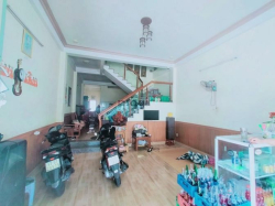 BÁN NHANH, Nhà 2 TẦNG, 81M2, MẶT TIỀN, Gần CHỢ CẨM LỆ, 3.x tỷ