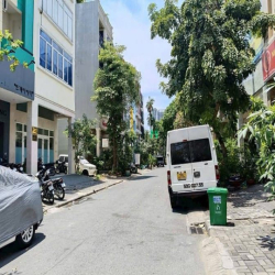 Bán biệt thự đường số 1 và số 3 KDC Sadeco Ven Tân Phong quận 7
