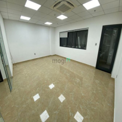 Văn Phòng 150m2 - trống suốt đường Nguyễn Thị Minh Khai - khutrung tâm