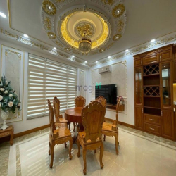 Bán nhà 11 x 16 góc 2 mặt tiền trung tâm. Giá chỉ 34,5 tỷ