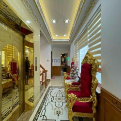 Bán nhà 11 x 16 góc 2 mặt tiền trung tâm. Giá chỉ 34,5 tỷ