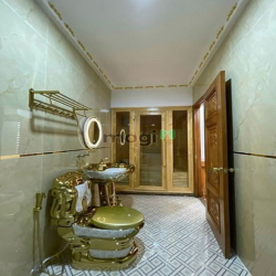 Bán nhà 11 x 16 góc 2 mặt tiền trung tâm. Giá chỉ 34,5 tỷ