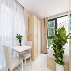 Căn hộ full nội thất cửa sổ lớn mặt tiền Thạch Thị Thanh quận 1