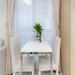 Căn hộ full nội thất cửa sổ lớn mặt tiền Thạch Thị Thanh quận 1