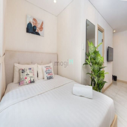 Căn hộ full nội thất cửa sổ lớn mặt tiền Thạch Thị Thanh quận 1