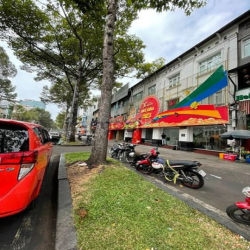 Cho thuê nhà 60-62 Trần Hưng Đạo, Quận 1 - MT 8m