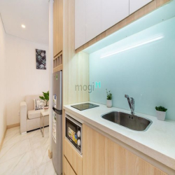 Căn hộ full nội thất cửa sổ lớn mặt tiền Thạch Thị Thanh quận 1