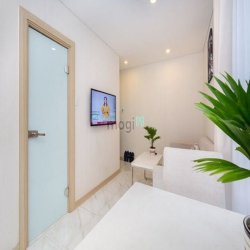 Căn hộ full nội thất cửa sổ lớn mặt tiền Thạch Thị Thanh quận 1