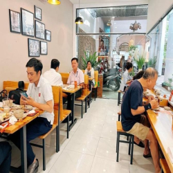 Cho thuê nhà MT Trường Sơn, Tân Bình 250m2, vỉa hè rộng, giá chỉ 45tr