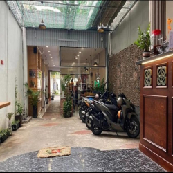 Cho thuê nhà MT Trường Sơn, Tân Bình 250m2, vỉa hè rộng, giá chỉ 45tr