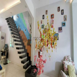 Bán Nhà MT siêu đẹp Quận 8 149m2 4.8x32, 5PN, hồ cá Koi chỉ 10.5 tỷ TL