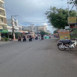 Bán nhà mặt tiền Phạm Văn Bạch - phường 15, tân bình - đường 30m có lề