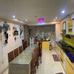 Bán nhà mặt tiền Phạm Văn Bạch - phường 15, tân bình - đường 30m có lề