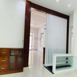 Bán biệt thư giá tốt KDC Him Lam Quận 7- DT 10X20M, Hầm trệt 3 tầng